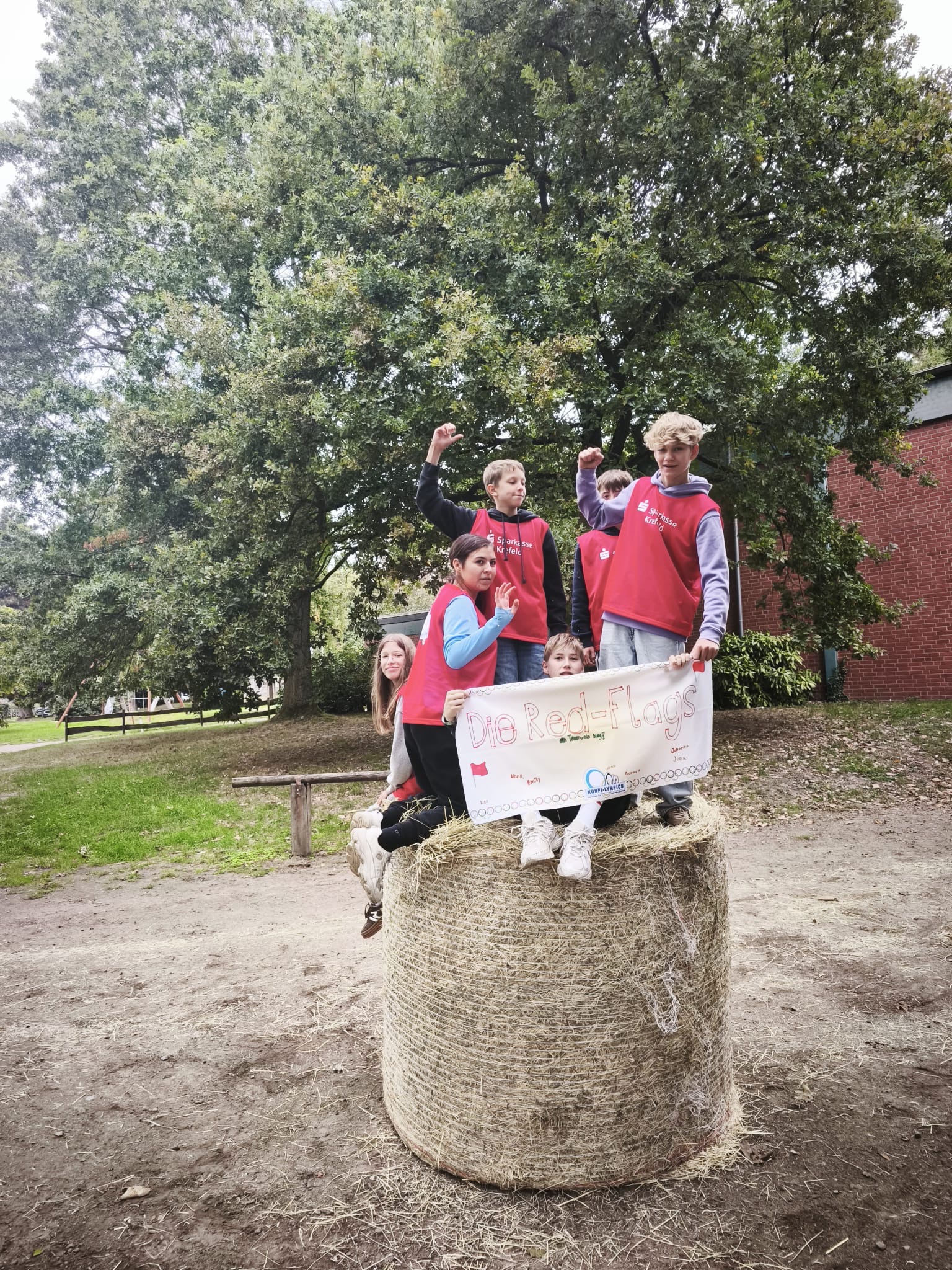 Erste Konfilympics in krefeld. Jugendgruppe Red-Flags