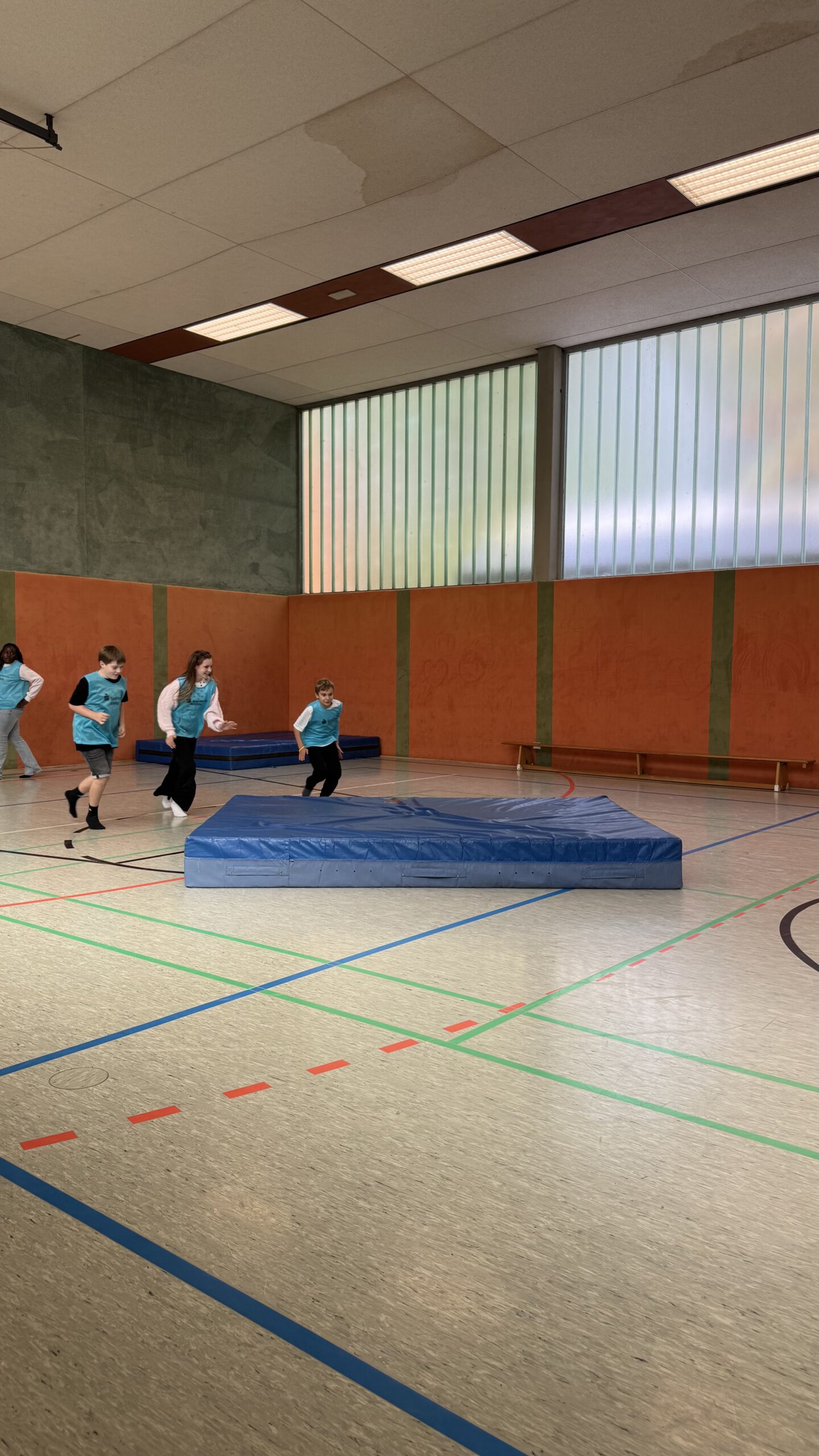 Erste Krefelder Konfilympics, Station in der Sporthalle